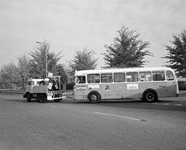 855266 Afbeelding van een Holland Coach-autobus van Leyland van het GEVU, die z'n laatste ritten door de stad gemaakt ...